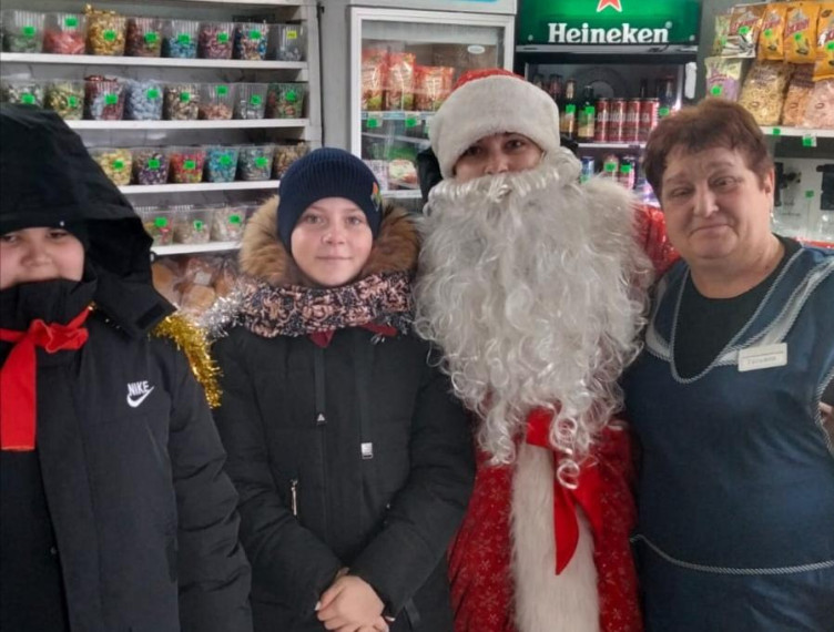 В новогодней мастерской Деда Мороза.